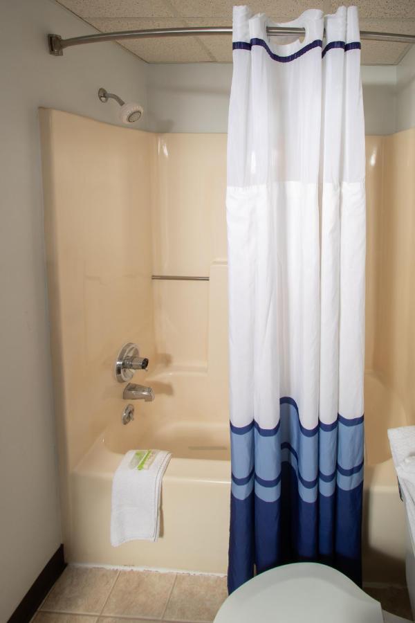 Eastbrook Inn Ронкс Екстер'єр фото
